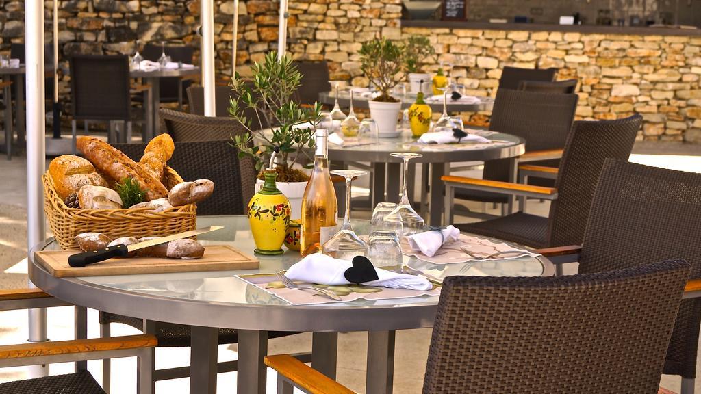 Le Phebus & Spa - Relais & Chateaux Joucas Bagian luar foto